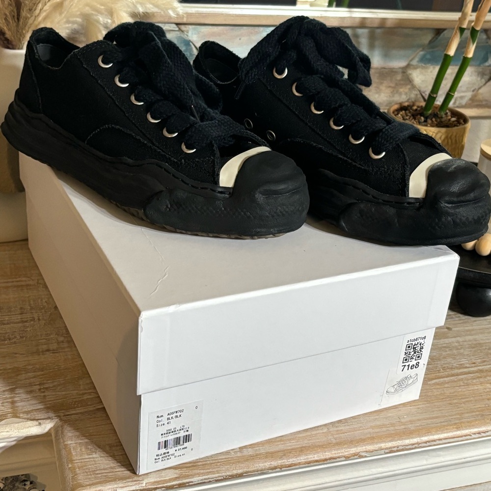 Maison Mihara Yasuhiro Hank OG Sole Canvas
Low 'Black'